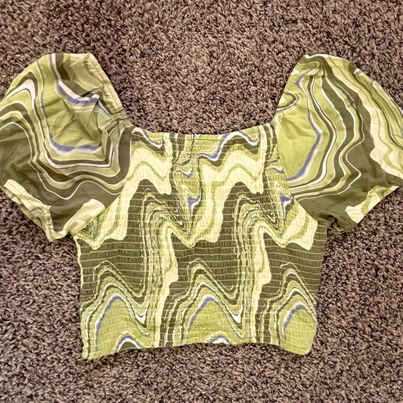 NWT!! PacSun puff sleeve scrunch tie crop top: green/ white/ blue wave pattern - Picture 4 of 6